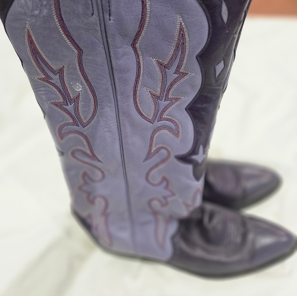 Elegant Purple Heeled Boots - Picture 4 of 7